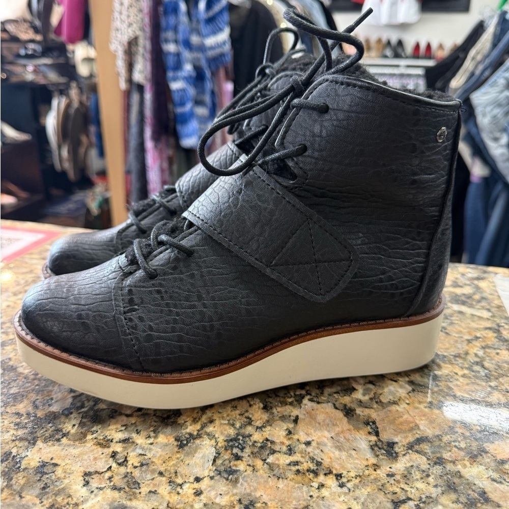 NWT Simply Vera Wang Black Wedge Boots 7.5